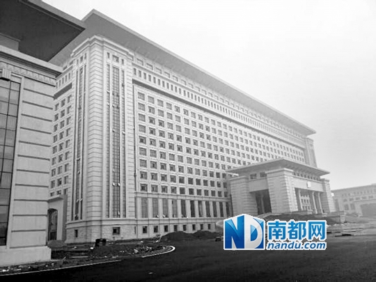 圖片顯示，湖南攸縣新建的發(fā)展中心樓群氣派，廣場龐大。 圖片來源：天涯論壇