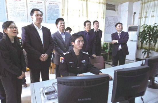 國家民政部農(nóng)村社區(qū)驗收評估組對南海區(qū)農(nóng)村社區(qū)建設(shè)進行檢查驗收。