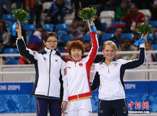 當?shù)貢r間2月15日,索契冬奧會短道速滑女子1500米決賽中,中國選手周洋奪得冠軍,成功衛(wèi)冕。