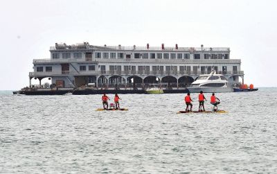 位于三亞市大東海附近海域的海上會所3月22日攝。新華社發(fā)