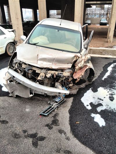 事發(fā)轎車。吳英供圖