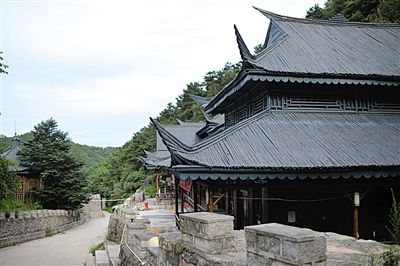 　7月9日，密云水庫(kù)附近隸屬于某單位的栗林度假山莊，建筑風(fēng)格古色古香