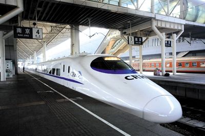 　白皮車 動車，高鐵基本全白色