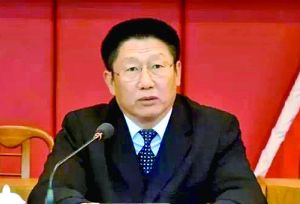 他曾身居要職，在仕途上平步青云，“連跳式”升官；他如今落馬，被查出近乎瘋狂地收受巨額利益、用公款送禮，還隱瞞“裸官”身份、在私企老板的安排下多次嫖娼、參與賭博、與多名女性通奸，被一線辦案人員形容為“五毒俱全”的干部。近日，深圳原市委常委、政法委書記蔣尊玉的貪腐歷程被披露。
