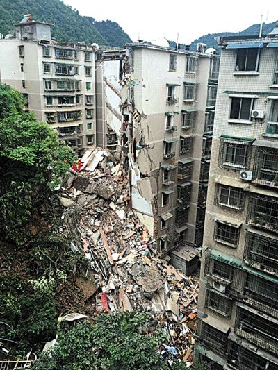  昨日，貴陽市云巖區(qū)一棟9層居民樓垮塌，16人失聯(lián)。新華社發(fā)