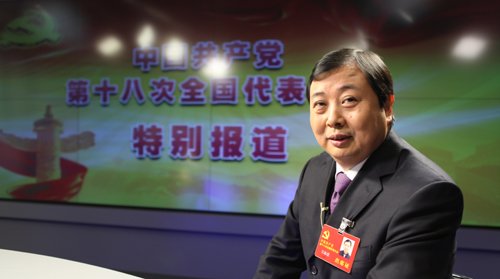 十八大代表，江蘇省江陰市華西村黨委書記、華西集團(tuán)董事長(zhǎng)吳協(xié)恩