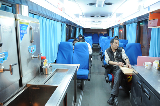 巴士內(nèi)部布置 巴士內(nèi)部布置