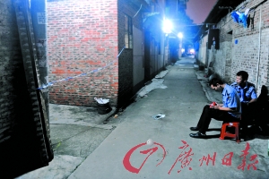 事發(fā)出租屋前拉起了警戒線，警方正在現(xiàn)場調(diào)查。記者陳楓攝