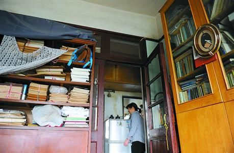 老人生活簡(jiǎn)樸，平時(shí)有保姆照顧
