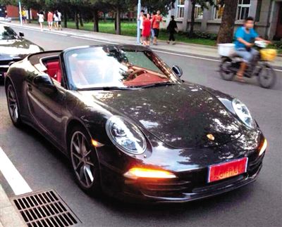 近日，一組“北體大畢業(yè)典禮豪車云集堪比車展”組圖在網(wǎng)絡(luò)爆紅。網(wǎng)絡(luò)截圖