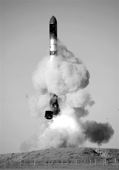 　2007年6月15日，俄羅斯在哈薩克斯坦的軍事場地試射一枚“RS-20”導彈。尚未有媒體公布新型固