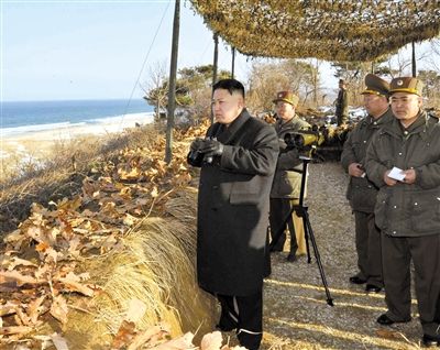 25日，朝鮮最高領(lǐng)導(dǎo)人金正恩指導(dǎo)朝鮮軍隊進行登陸及反登陸訓(xùn)練。