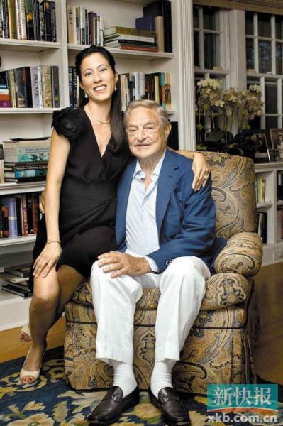 索羅斯及其未婚妻多美子。