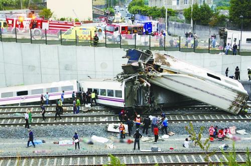 當(dāng)?shù)貢r(shí)間24日晚，西班牙一列火車在圣地亞哥-德孔波斯特拉附近脫軌，造成至少78人死亡、上百人受傷。