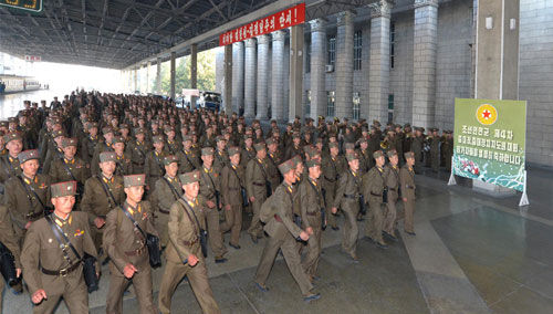 朝鮮人民軍連長級連政治指導(dǎo)員日前陸續(xù)抵達平壤。