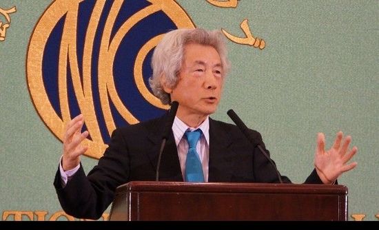日本前首相小泉純一郎11月12日發(fā)表演說，支持安倍晉三對中國強硬，并鼓動其參拜靖國神社。
