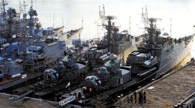 4月1日，?？吭诳死锩讈喨咚雇胁柕能娕?，其中也有烏克蘭海軍軍艦。