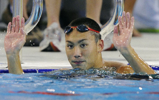 日本著名的游泳選手富田尚彌25歲在參加仁川亞運會期間，偷盜了韓國記者的照相機。