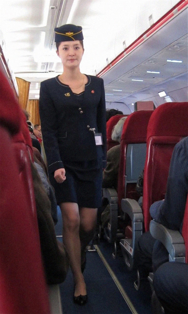 朝鮮領(lǐng)導(dǎo)人金正恩最近下令國營高麗航空的女空服員改穿比較短、比較緊的裙子。
