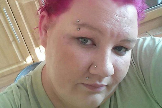 英國一名母親日飲28罐紅牛飲料致失明體重飆升 英國一名母親日飲28罐紅牛飲料致失明體重飆升