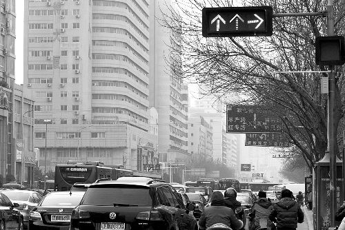新交規(guī)“黃恐”引發(fā)擁堵？ 這個真的有！
