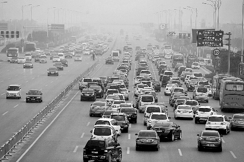 回程車量激增，中州大道車流量大。