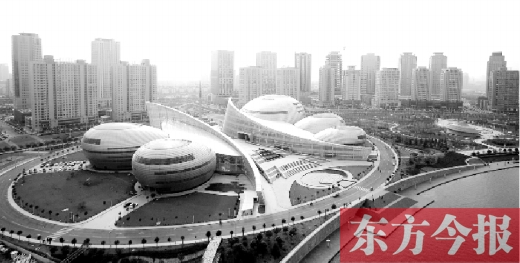 隨著鄭州經(jīng)濟(jì)的發(fā)展，鄭州的城市建設(shè)也煥發(fā)出勃勃生機(jī)