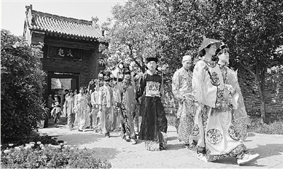 5月1日,大型實景劇《慈禧駕臨康百萬莊園》將在鞏義康百萬莊園首演。
