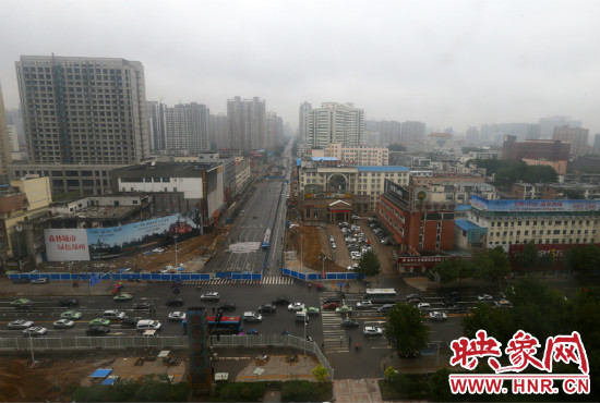 經(jīng)三路下穿金水路隧道工程已經(jīng)開始封閉施工。