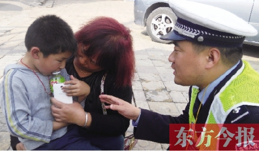 昨日，5歲的男孩獲救后，向民警講述被拐經(jīng)過。