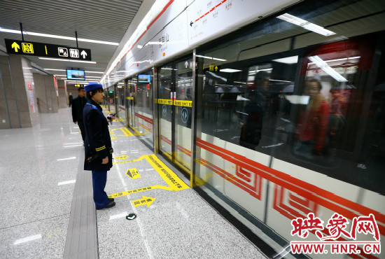 自11月29日起，鄭州地鐵將進一步縮短行車間隔。