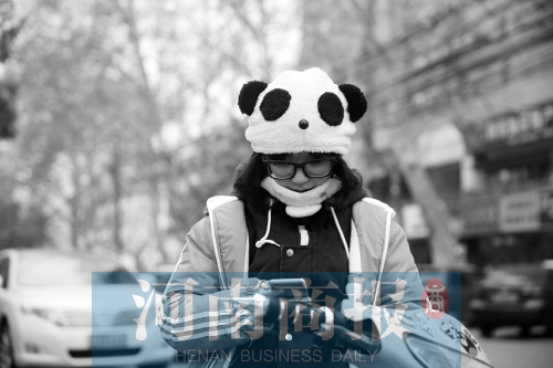 氣溫降了下來，不少人出行都裝備整齊