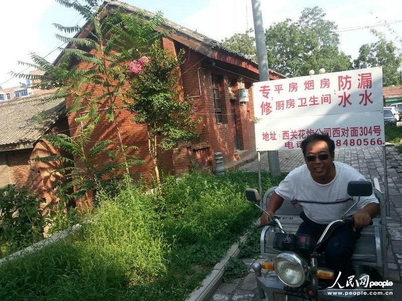 圖為縣委大院依然沒有配備專職保安，群眾可以隨意進入。圖片來源：人民網(wǎng)