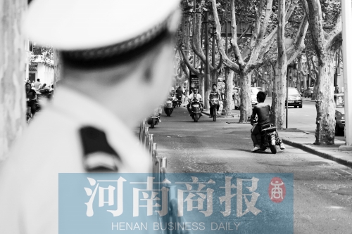有警察，趕緊掉頭！
