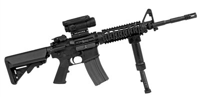 M4 卡賓槍，戰(zhàn)斗全重：3.4公斤，最大有效射程：600米，全槍長：840mm，空槍重：2.88公斤