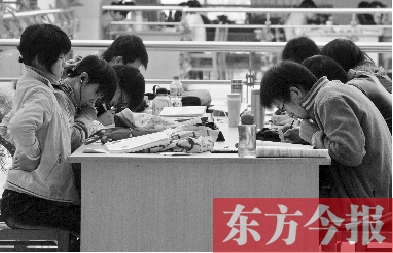 專家認(rèn)為，內(nèi)地高校對學(xué)生創(chuàng)造性、自主性的培養(yǎng)不及港校
