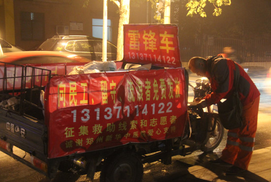 鄭州繁華的夜晚很美，但孫德坤卻無暇享受