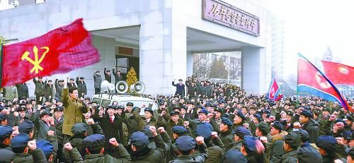 朝鮮11日繼續(xù)展開大規(guī)模批判張成澤運動。圖為朝鮮金策工業(yè)大學(xué)的青年學(xué)生宣誓擁護(hù)領(lǐng)袖金正恩。