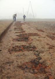 　　鋸齒狀的大型建筑基址。