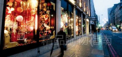 在圣誕節(jié),即使window shopping也很美好。