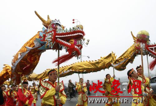 　　3月30日上午,開封市舉行2013中國(開封)清明文化節(jié)踏春巡游活動。　 　　