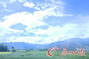 途中的大河煙波浩渺。