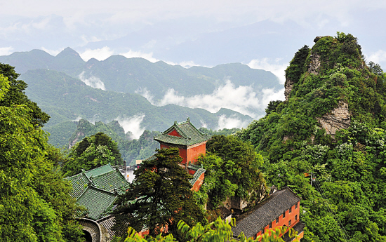 云霧繚繞武當(dāng)山 云霧繚繞武當(dāng)山