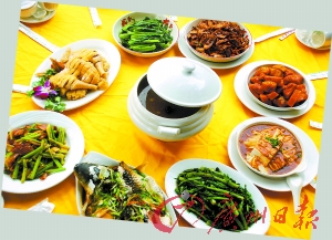 在封開品嘗各地美食,大飽口福。