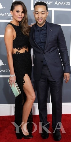 約翰·傳奇和女友Chrissy Teigen，Chrissy身穿Joy Cioci
