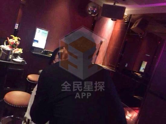 網(wǎng)絡(luò)曝光的田源激吻照，田源稱是角度問題