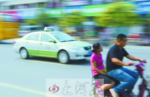 街頭的出租車(chē)數(shù)量,直接影響著市民出行。