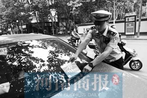有了這張挪車卡，不會(huì)泄露隱私，別人又能方便地聯(lián)系上自己記者 邱曉峰/攝