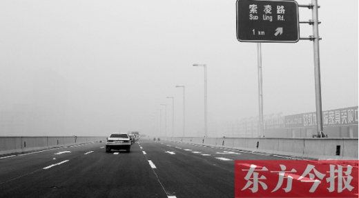 昨天上午，東方今報記者跟隨鄭州市交巡警部門，提前探路已具備通車條件的鄭州市三環(huán)快速路