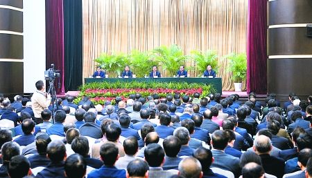 昨日，全市領(lǐng)導(dǎo)干部大會(huì)在渝州賓館舉行。 重慶日?qǐng)?bào)圖